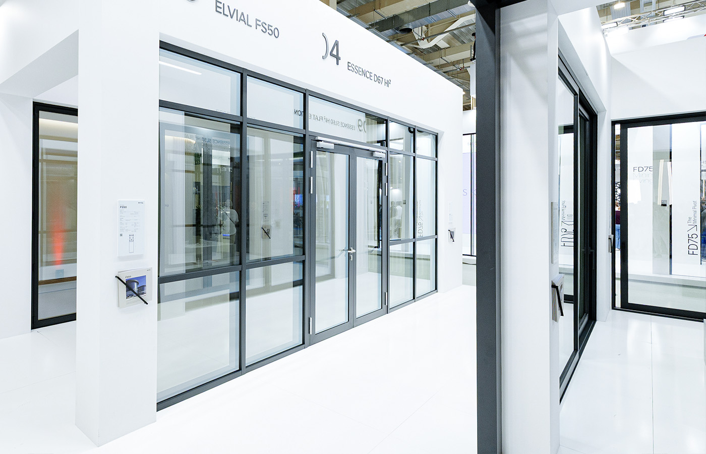 &tau;&omicron; &pi;&epsilon;&rho;&iota;&pi;&tau;&epsilon;&rho;&omicron; 300 &tau;.&mu; &tau;&eta;&sigmaf; ELVIAL