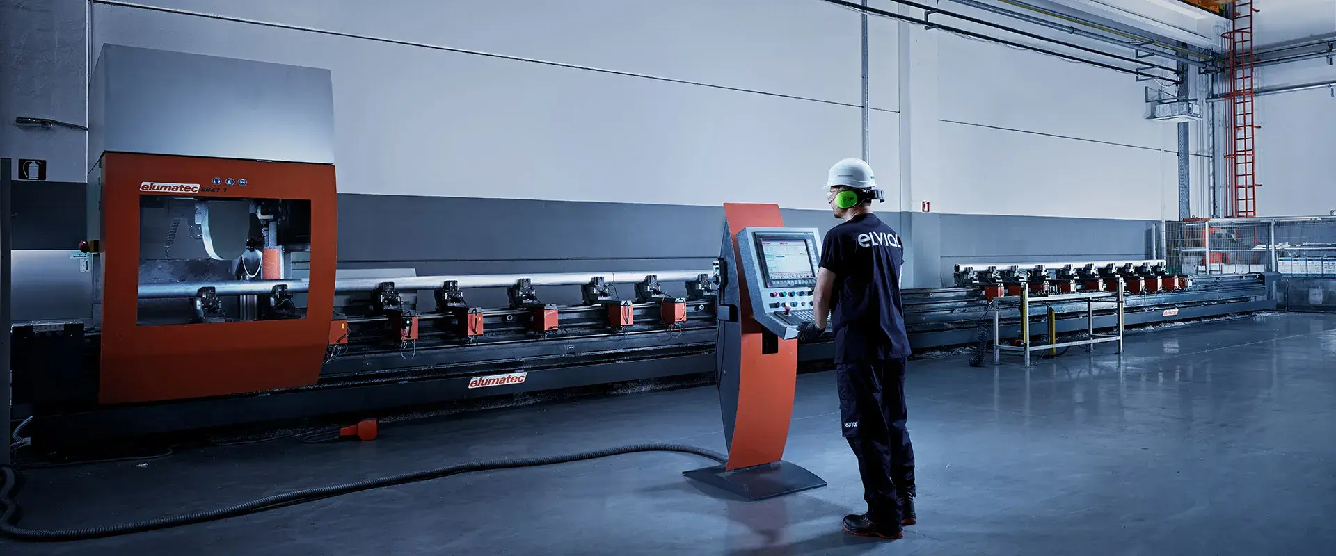 U kompaniji ELVIAL neprestano ulažemo u vrhunsku opremu za sečenje i CNC obradu.